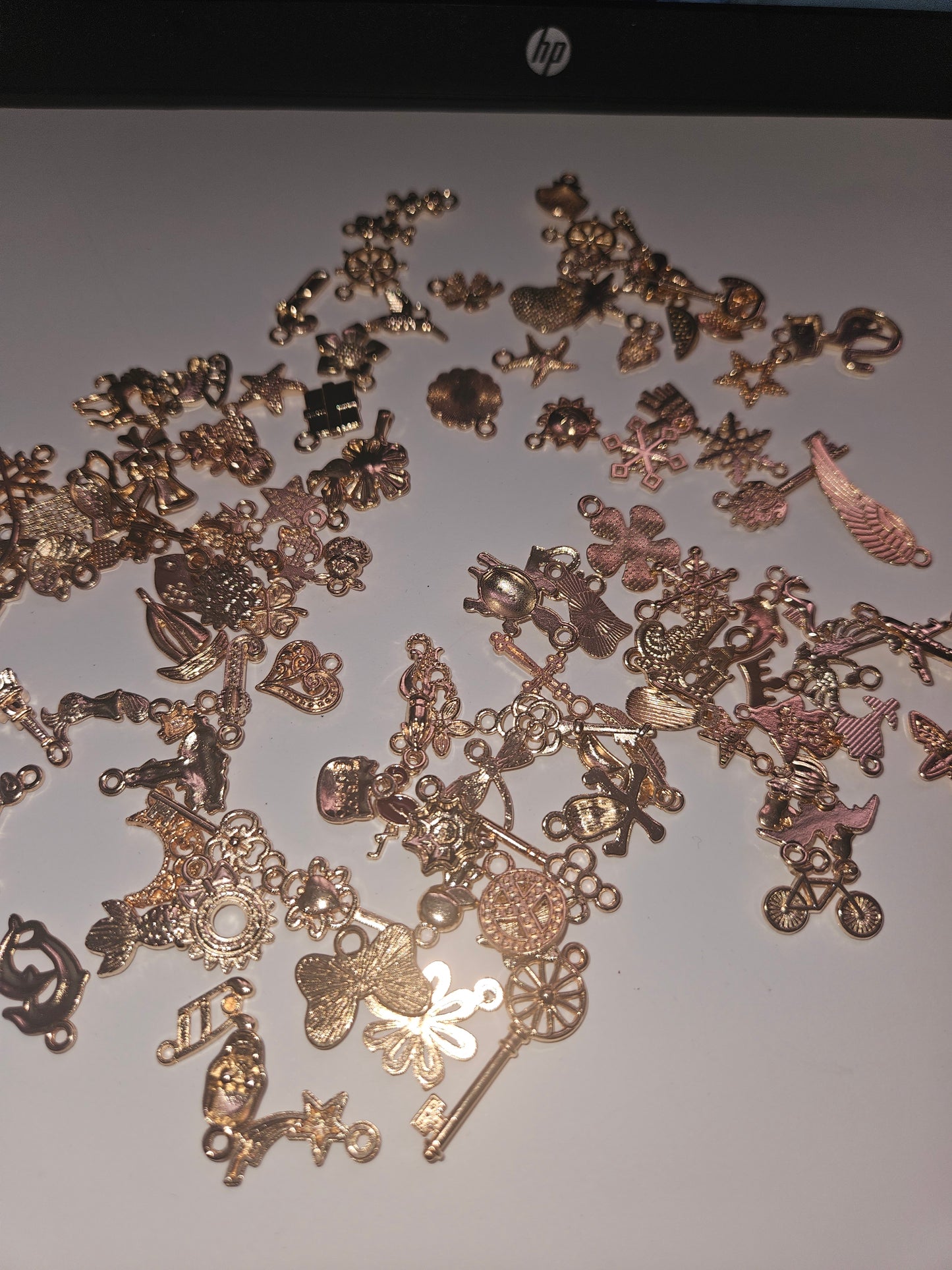 Small charm bundle 4pcs (random)