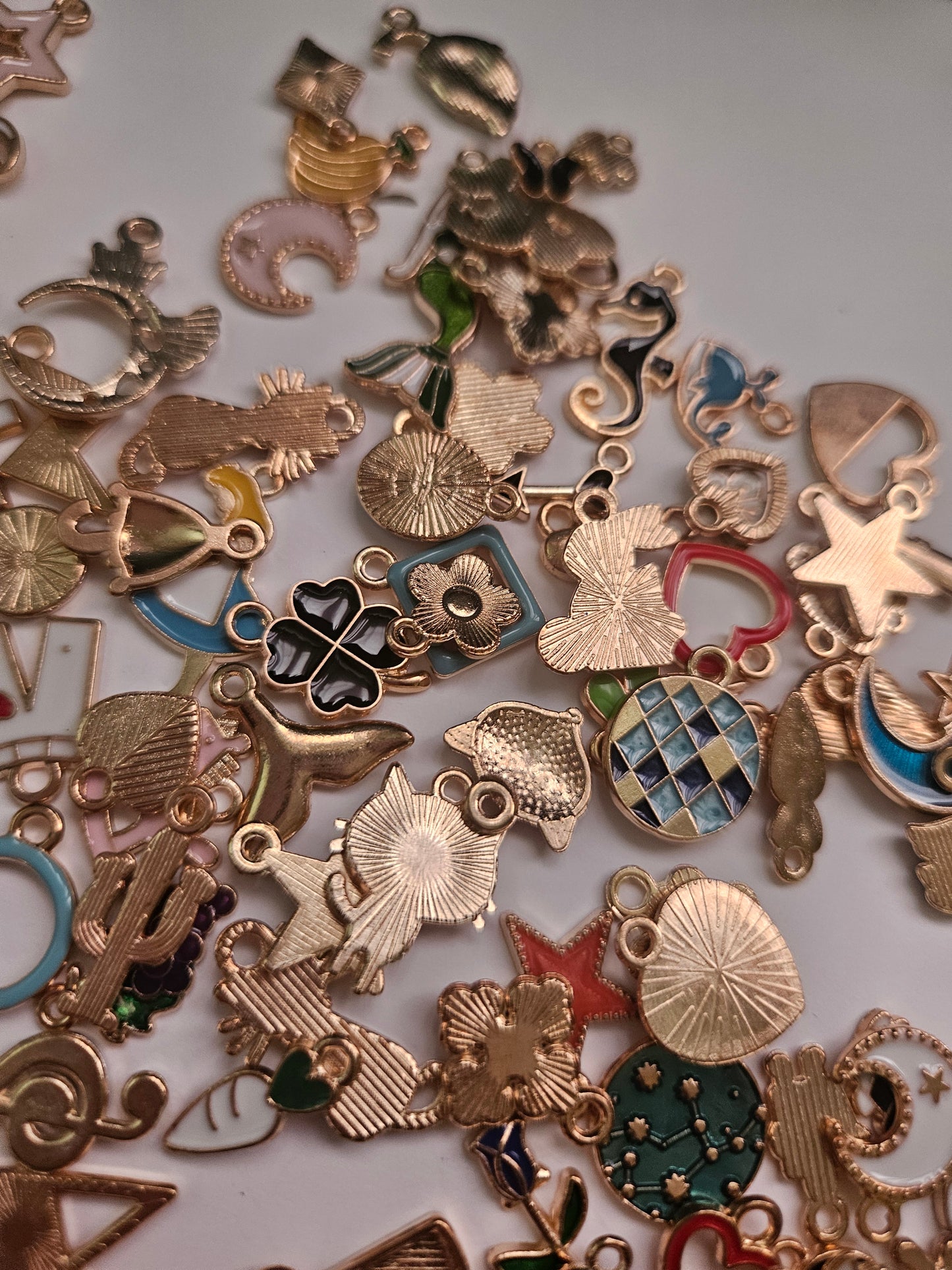 Small charm bundle 4pcs (random)