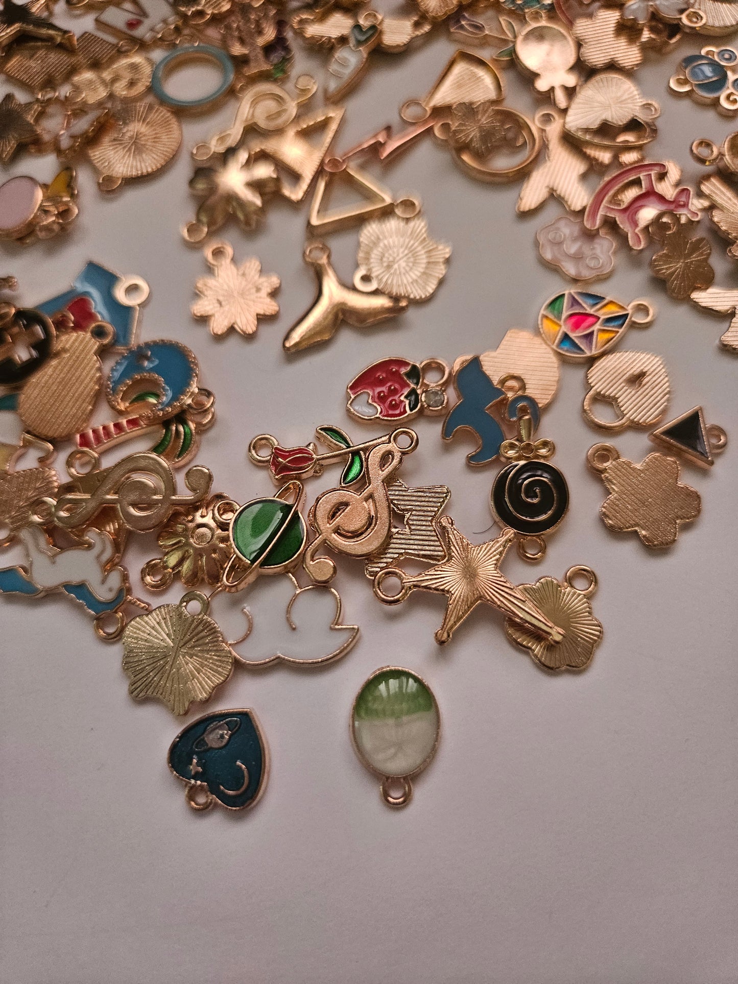 Small charm bundle 4pcs (random)