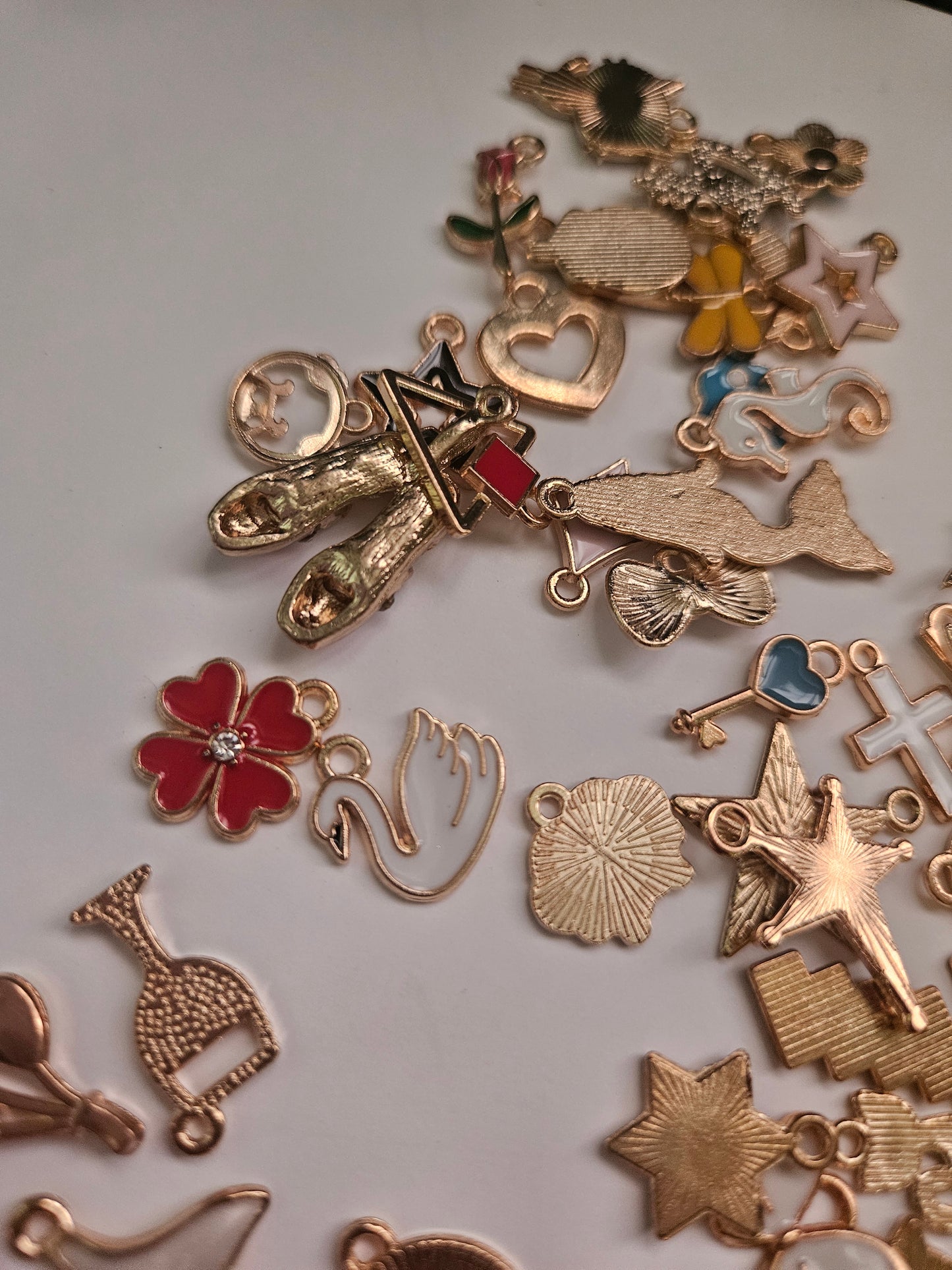 Small charm bundle 4pcs (random)