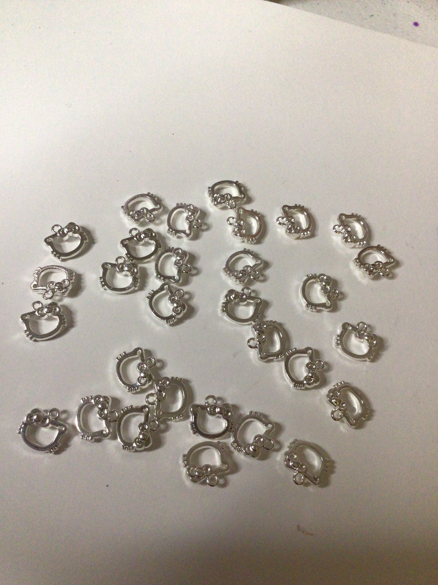 Hk charms 2pcs