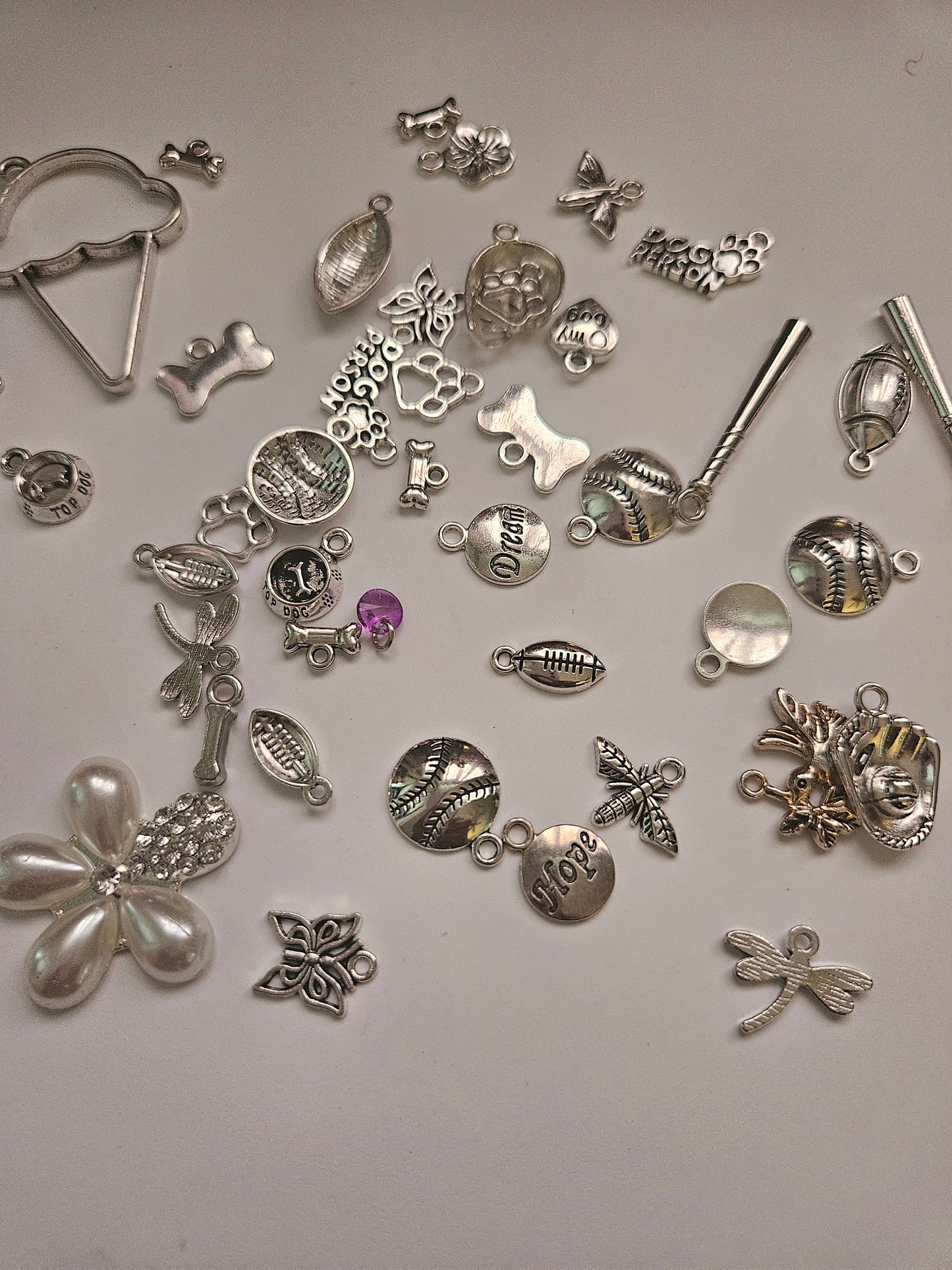 Small charm bundle 4pcs (random)