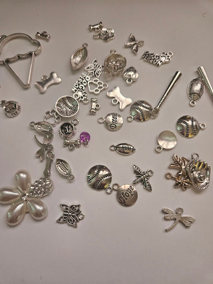 Small charm bundle 4pcs (random)